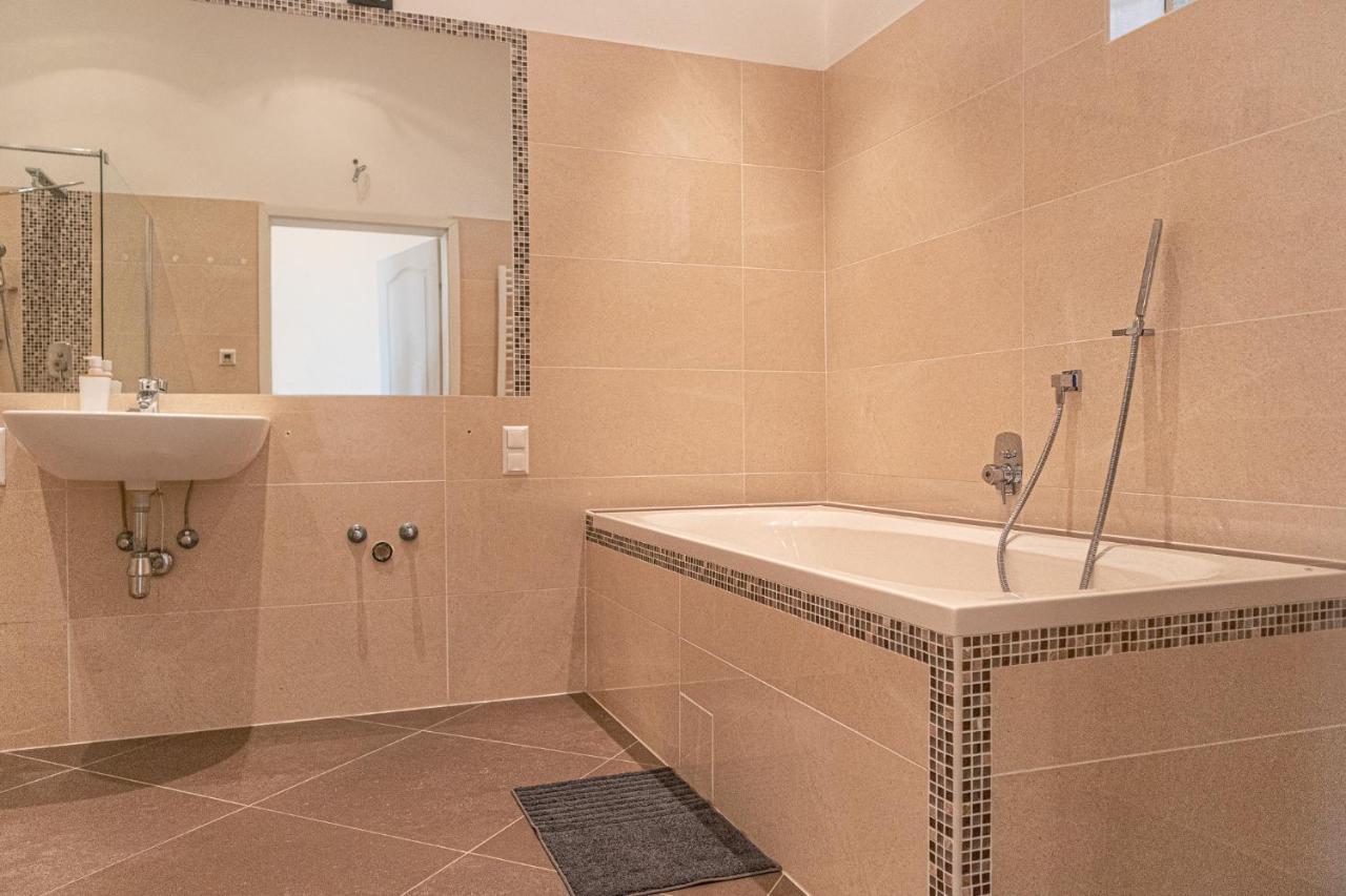 Bright & Stylish, 2 Neighboring - 4brs Viena