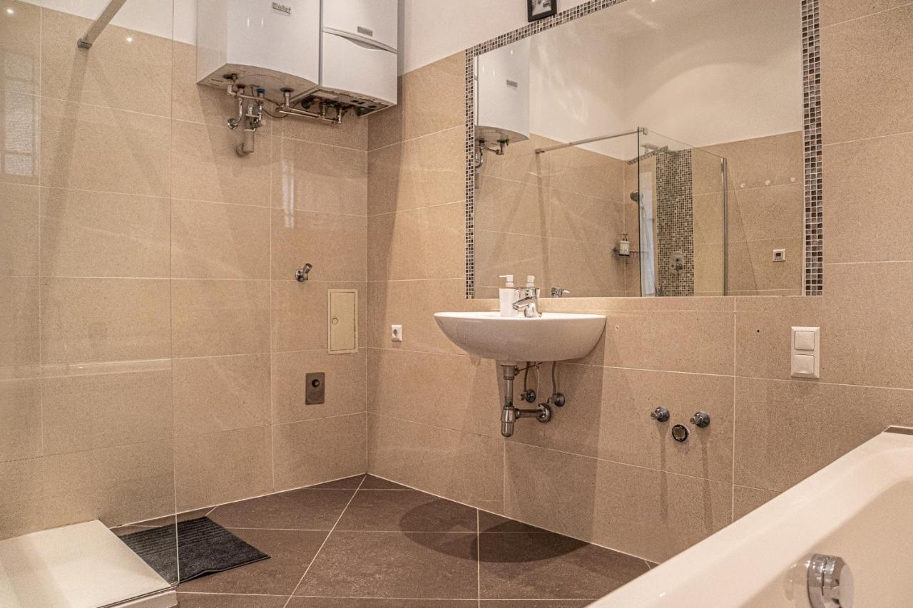 Bright & Stylish, 2 Neighboring - 4brs Viena